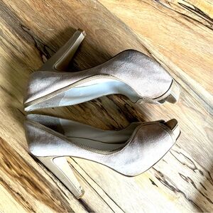 Nine West 8.45 heels nude suede internal platform